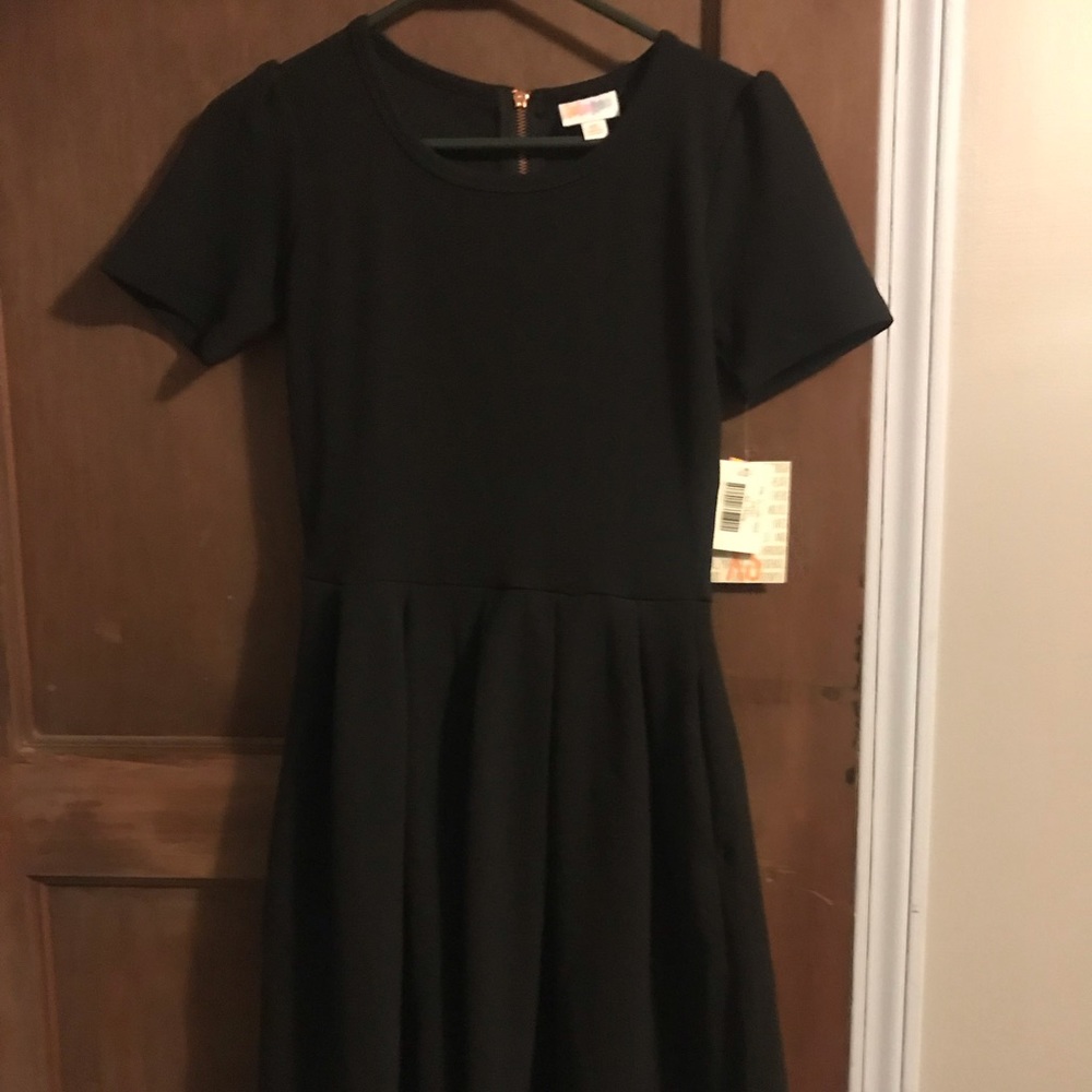 Solid black Amelia with rose gold zipper